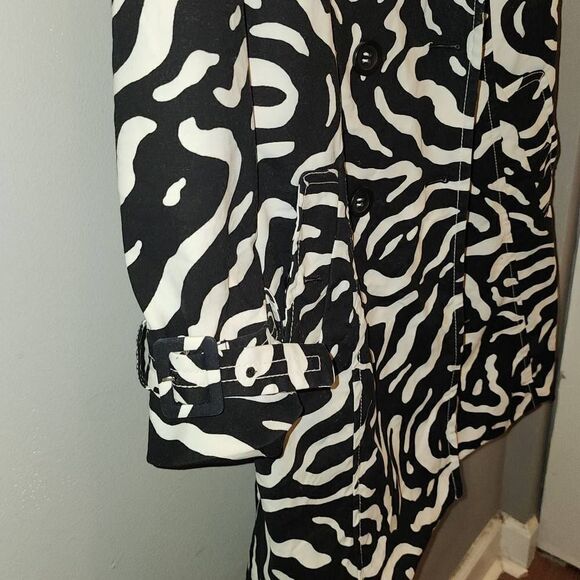 The Limited Zebra Trenchcoat - Picture 4 of 7